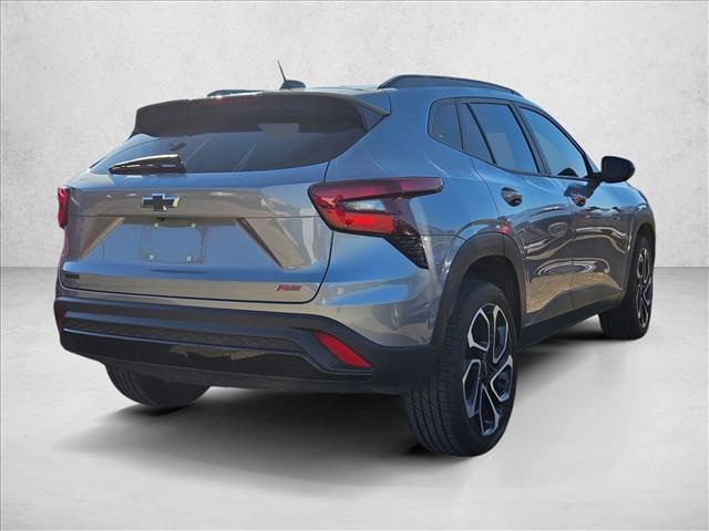 2024 Chevrolet Trax photo 2