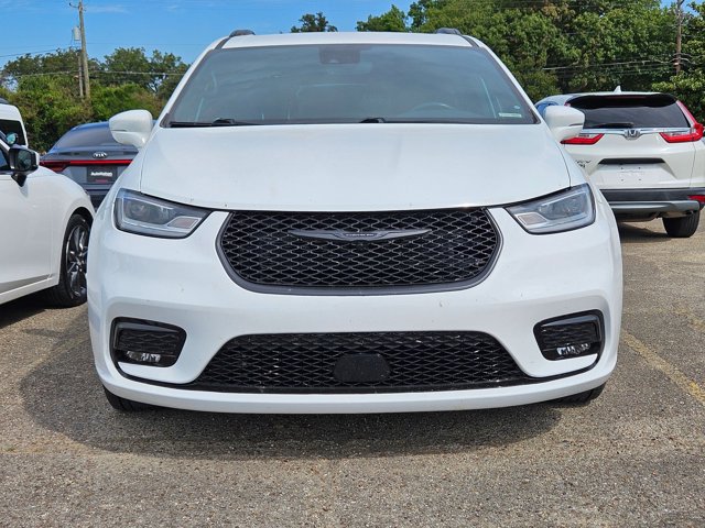 2021 Chrysler Pacifica Touring photo 2