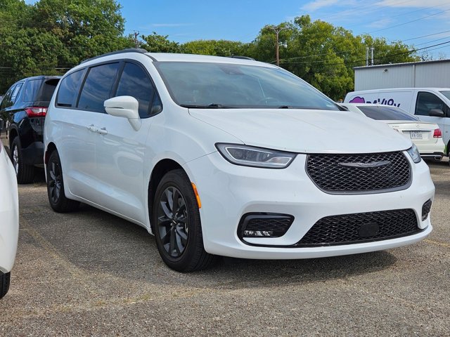 2021 Chrysler Pacifica Touring photo 3