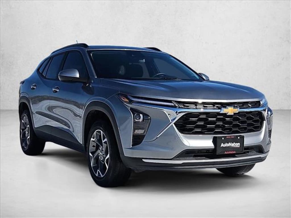 Used 2025 Chevrolet Trax LT SUV