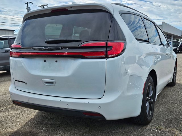 2021 Chrysler Pacifica Touring photo 4