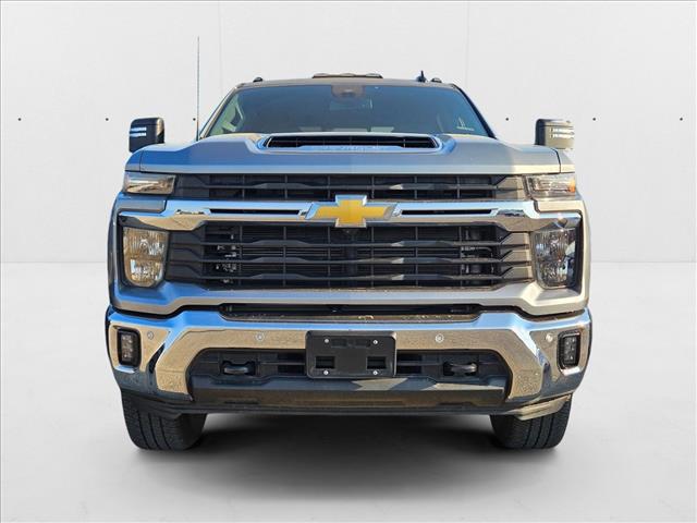 2025 Chevrolet Silverado 2500HD LT photo 2