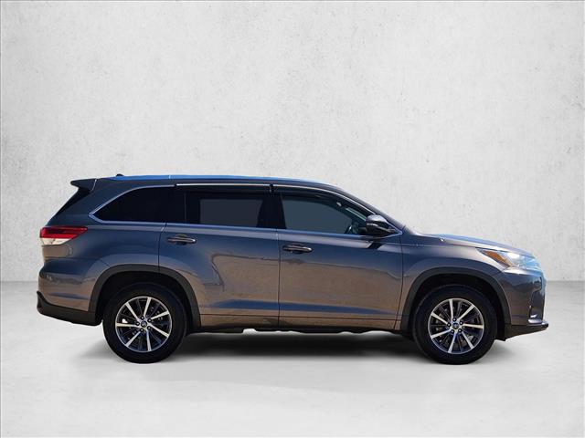 2018 Toyota Highlander SE photo 4