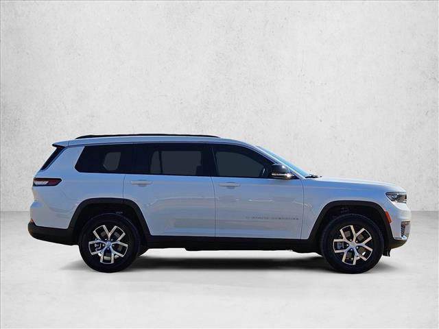 2025 Jeep Grand Cherokee Limited photo 3