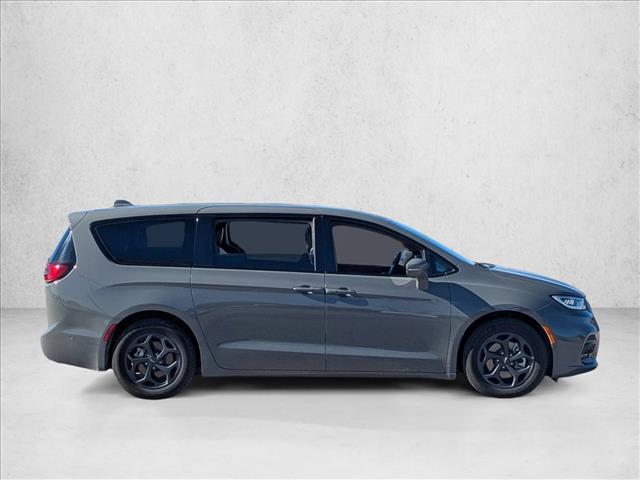 2022 Chrysler Pacifica Hybrid Touring L photo 4
