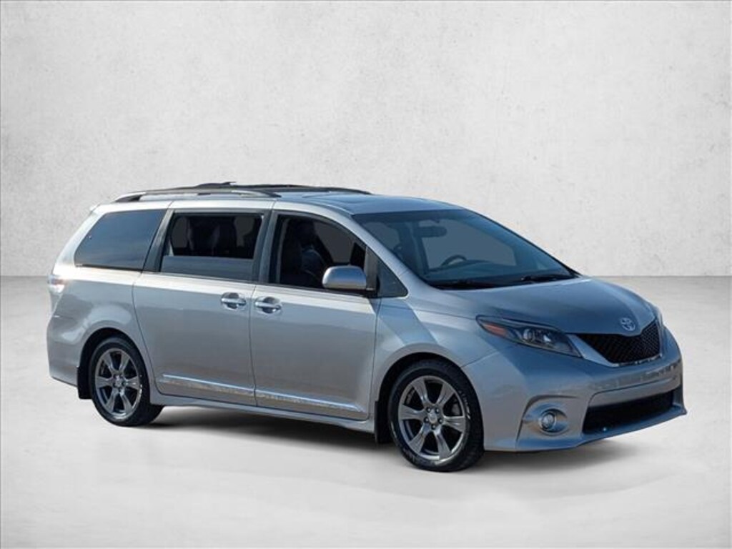 Used 2017 Toyota Sienna SE Van