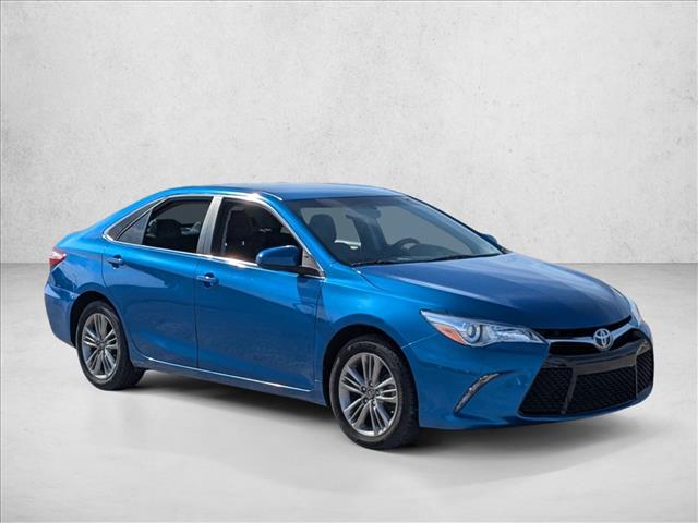 2017 Toyota Camry SE photo 3