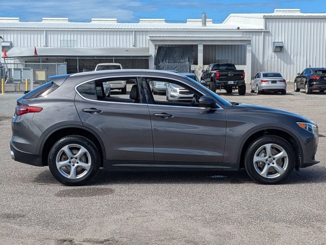2019 Alfa Romeo Stelvio Sport photo 4