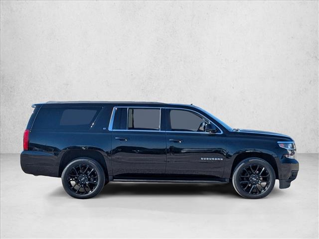 2018 Chevrolet Suburban LT photo 4