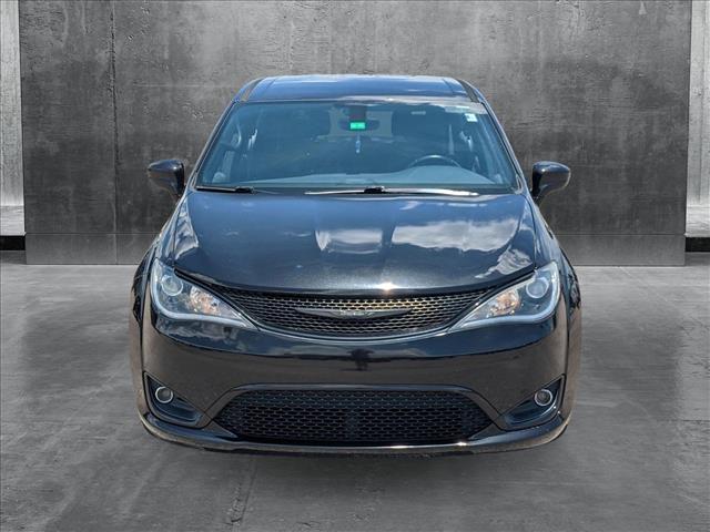 2018 Chrysler Pacifica Touring Plus photo 2
