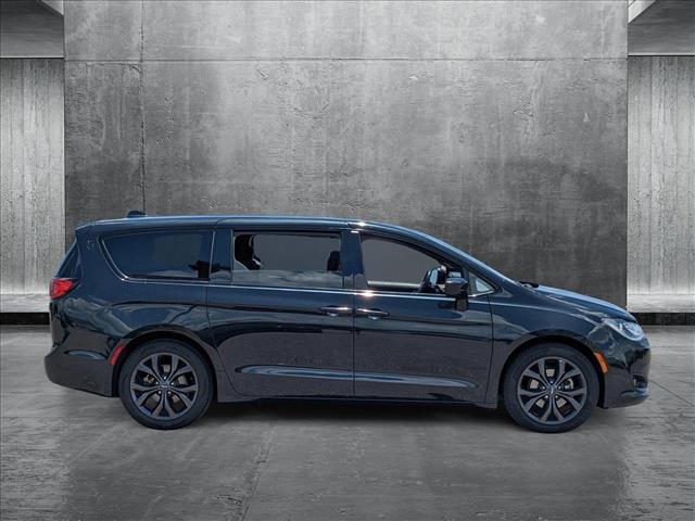 2018 Chrysler Pacifica Touring Plus photo 4
