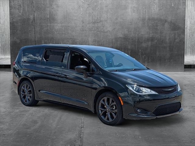 2018 Chrysler Pacifica Touring Plus photo 3