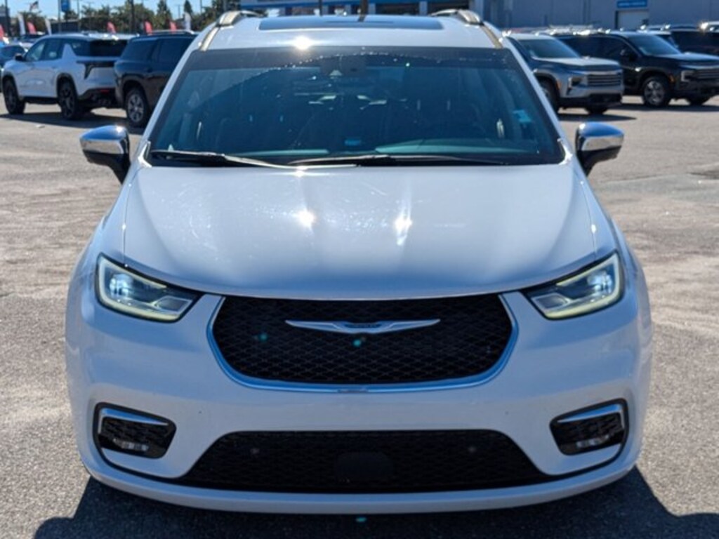 Used 2023 Chrysler Pacifica Limited Van Passenger Van