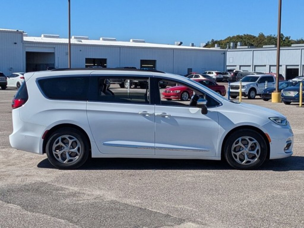 Used 2023 Chrysler Pacifica Limited Van Passenger Van