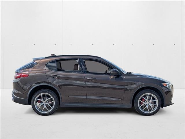 2018 Alfa Romeo Stelvio Sport photo 4