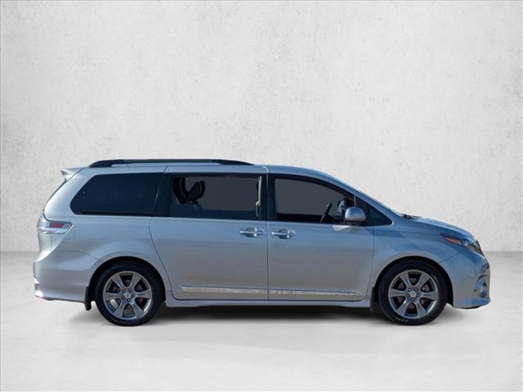 Used 2017 Toyota Sienna SE Van