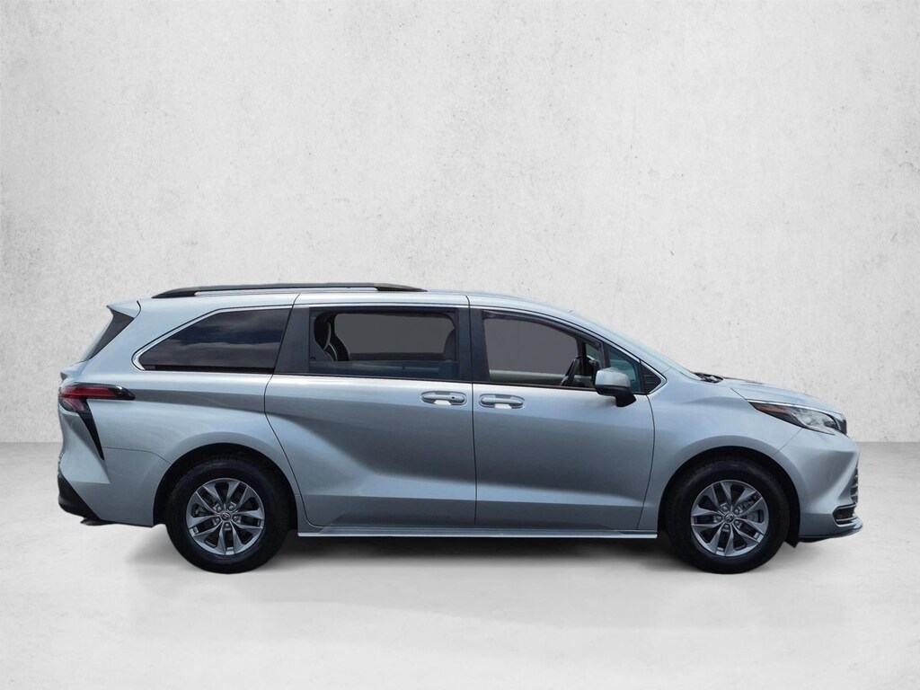 Used 2022 Toyota Sienna LE Van Passenger Van