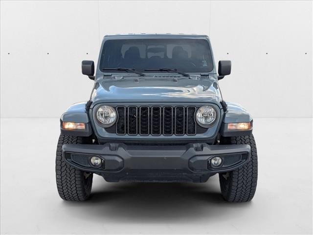 2024 Jeep Gladiator photo 2