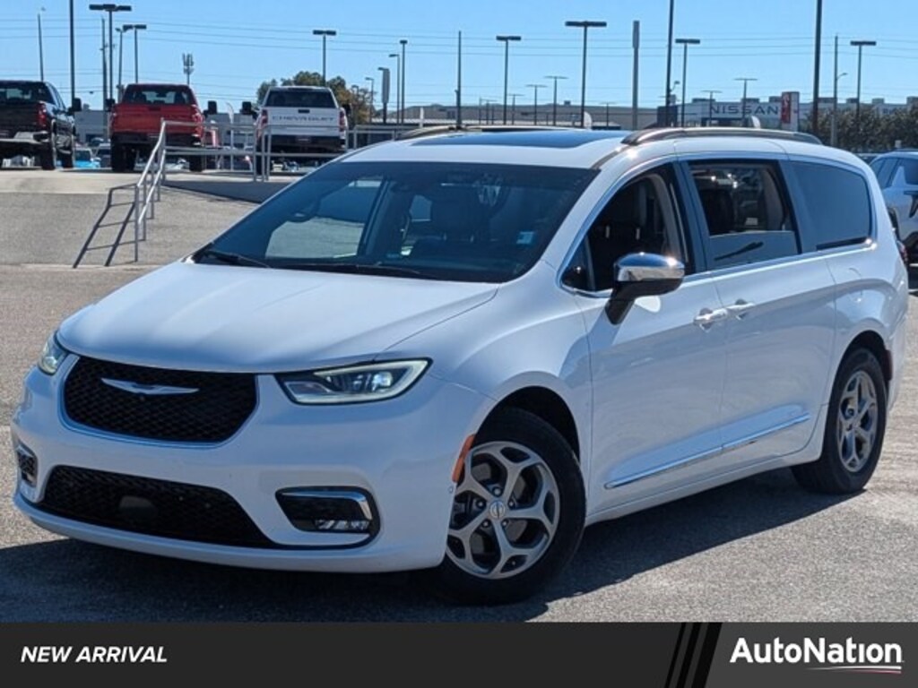 Used 2023 Chrysler Pacifica Limited Van Passenger Van