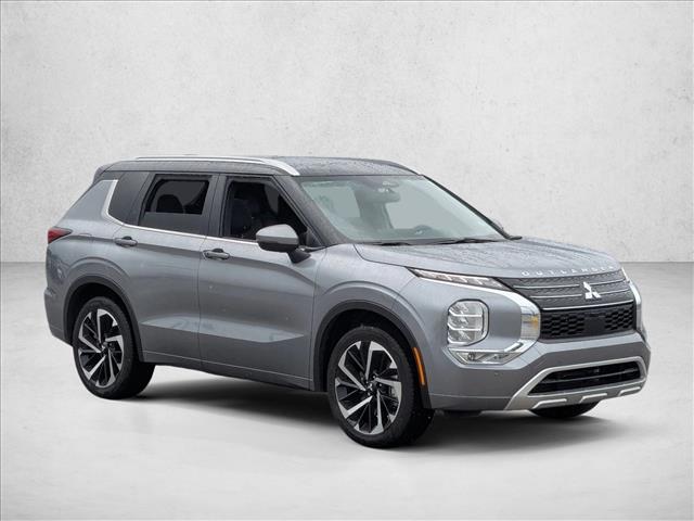 2023 Mitsubishi Outlander SEL photo 3