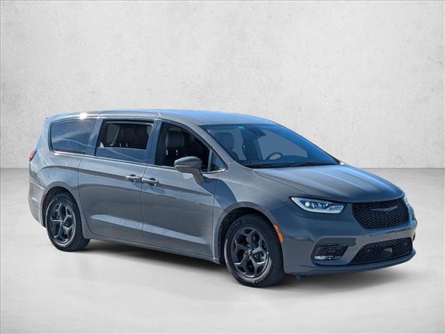 2022 Chrysler Pacifica Hybrid Touring L photo 3