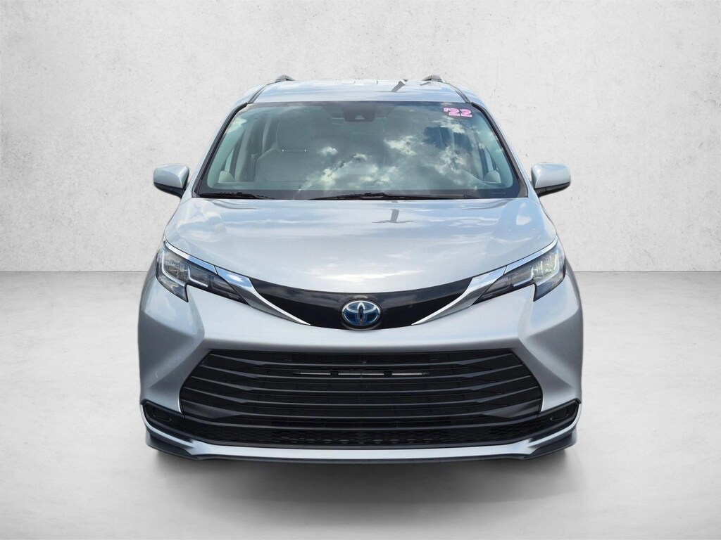 Used 2022 Toyota Sienna LE Van Passenger Van