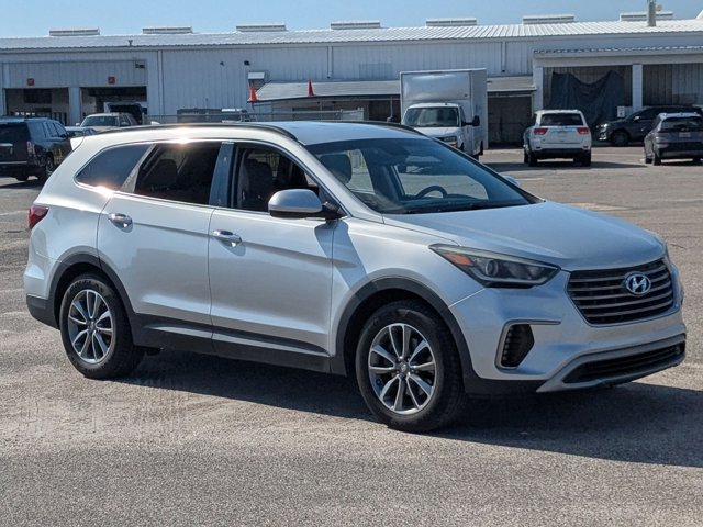 2017 Hyundai Santa Fe SE photo 3