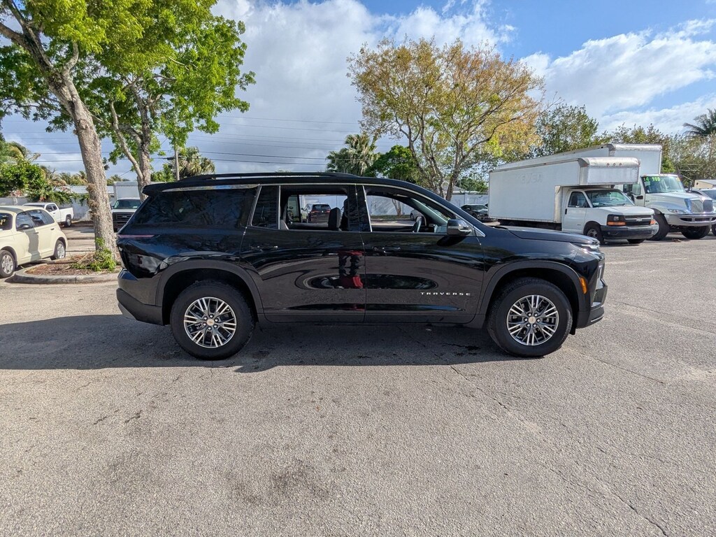 Used 2026 Chevrolet Traverse FWD LT SUV
