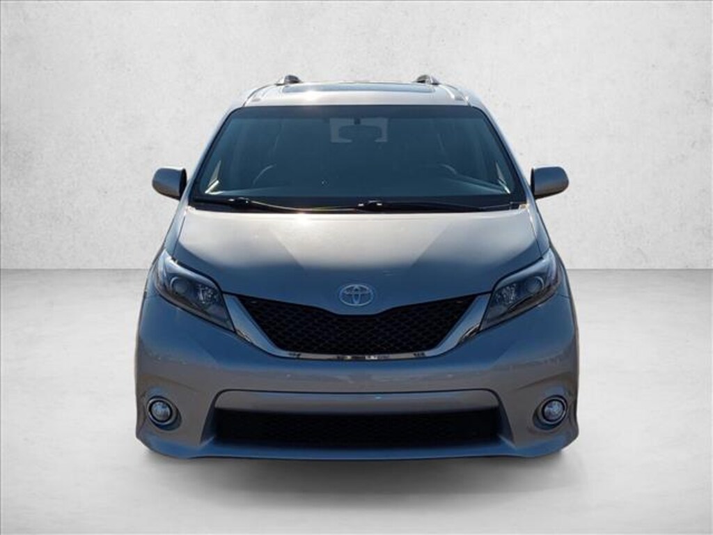 Used 2017 Toyota Sienna SE Van