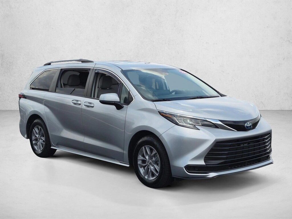 Used 2022 Toyota Sienna LE Van Passenger Van