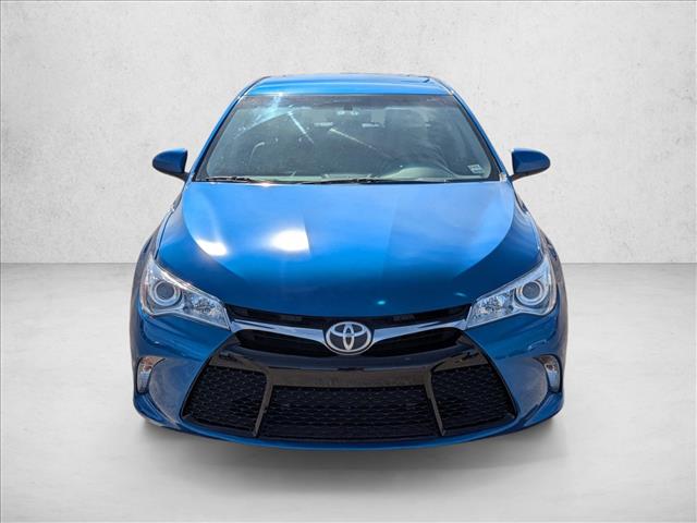 2017 Toyota Camry SE photo 2