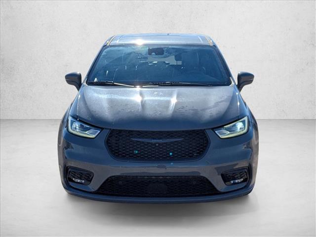 2022 Chrysler Pacifica Hybrid Touring L photo 2