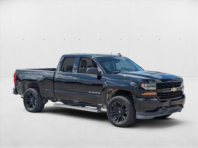 2019 Chevrolet Silverado 1500 Custom photo 3