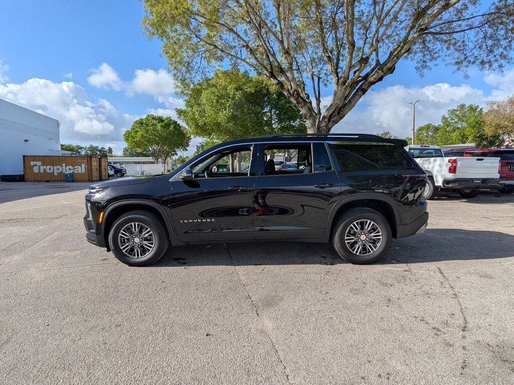 Used 2026 Chevrolet Traverse FWD LT SUV
