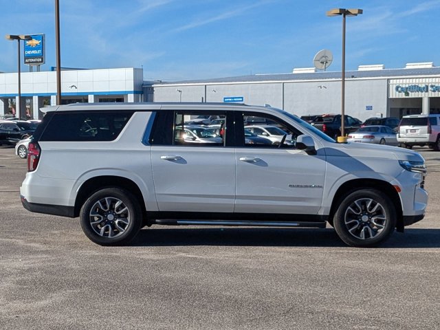 2021 Chevrolet Suburban LT photo 4