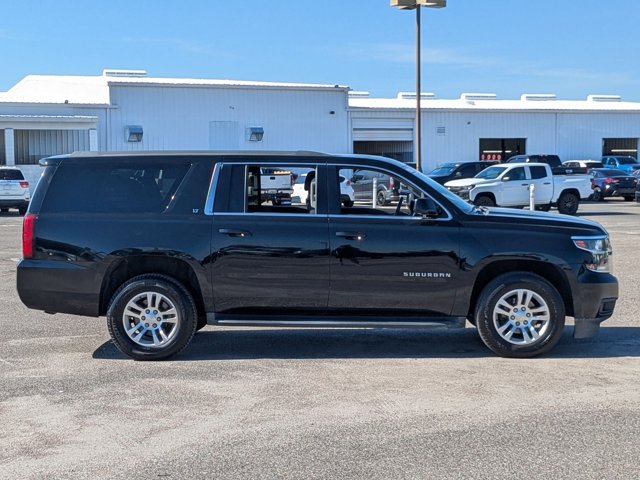 2019 Chevrolet Suburban LT photo 4
