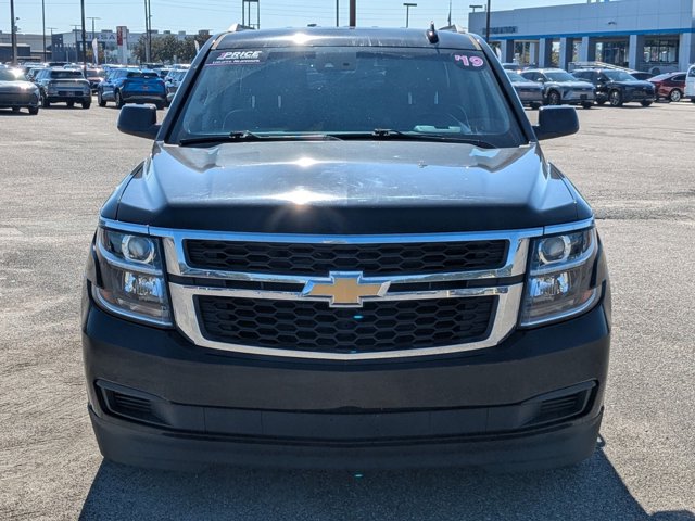 2019 Chevrolet Suburban LT photo 2