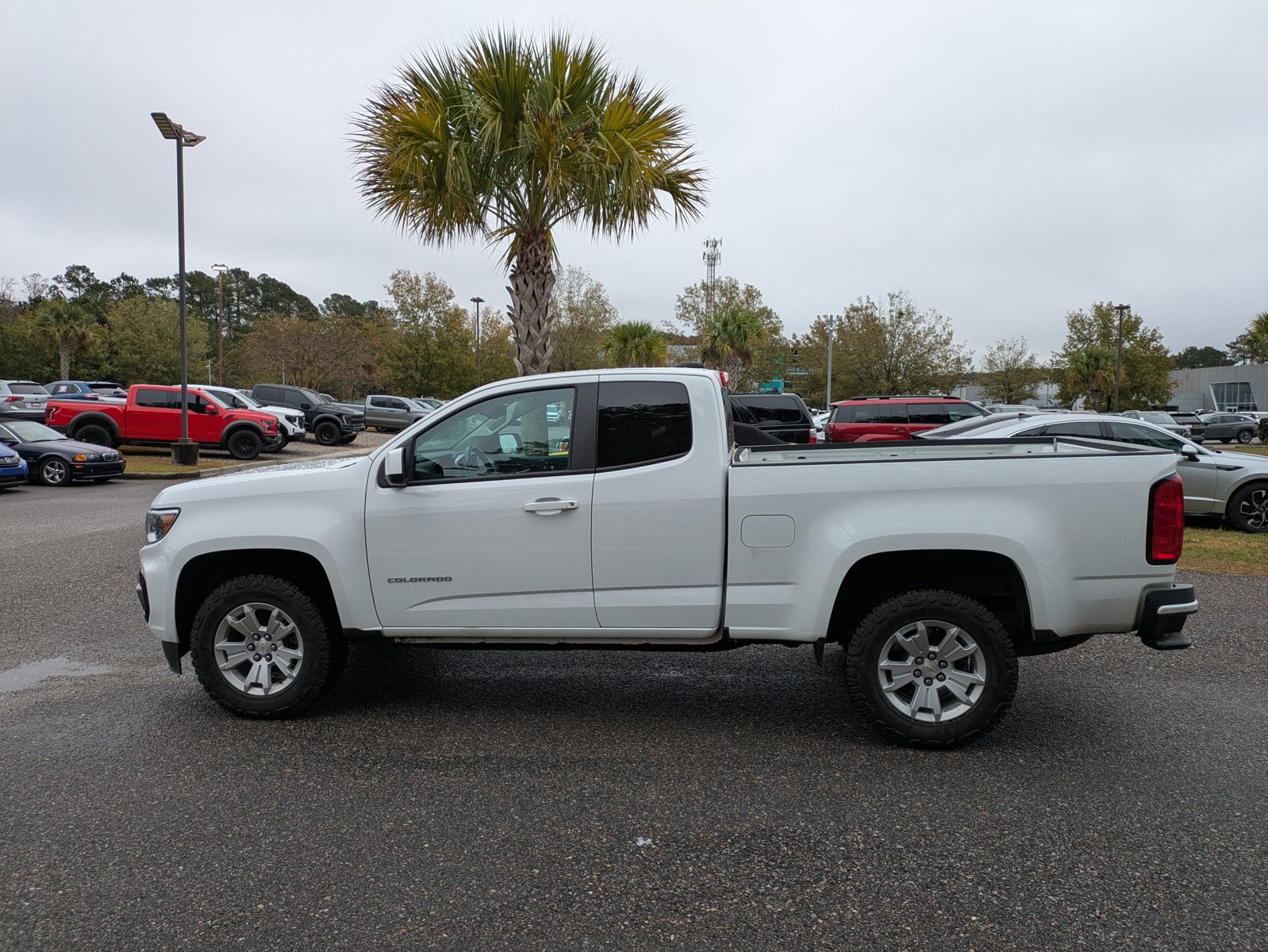2022 Chevrolet Colorado LT photo 2