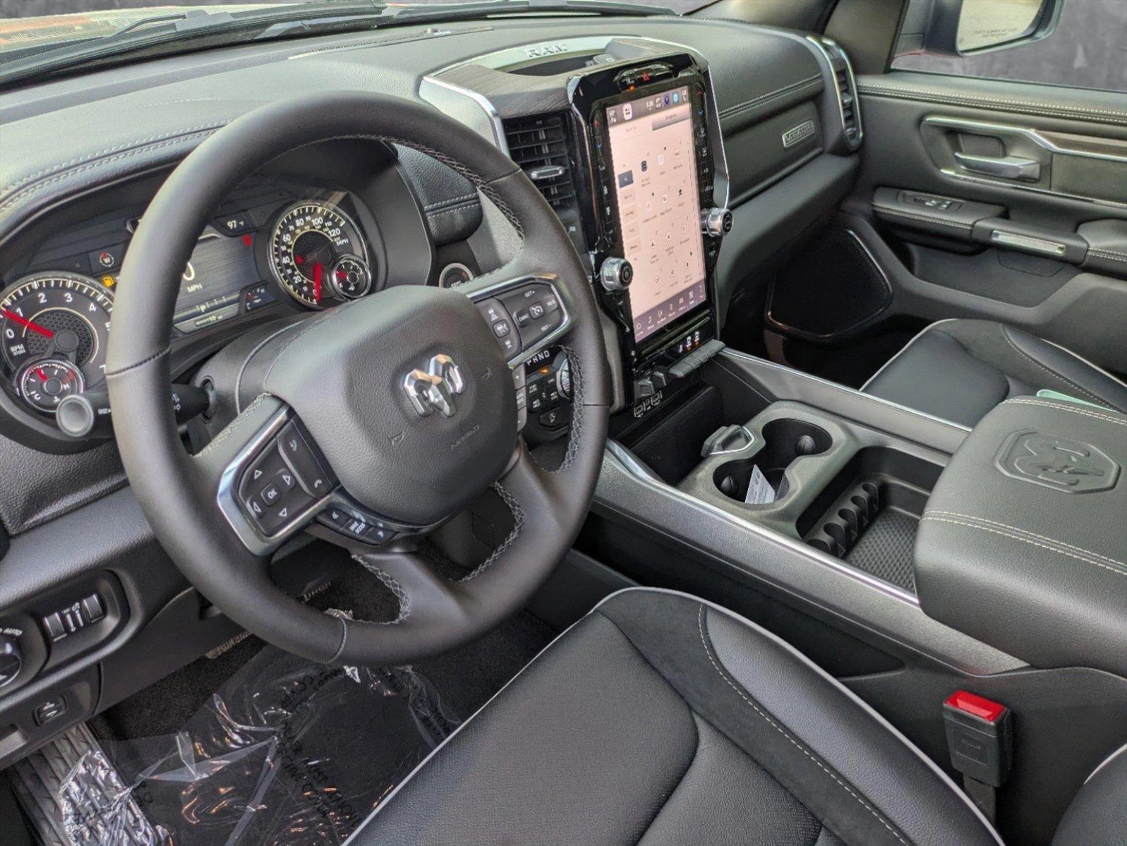 2025 Ram 1500 Laramie photo 3