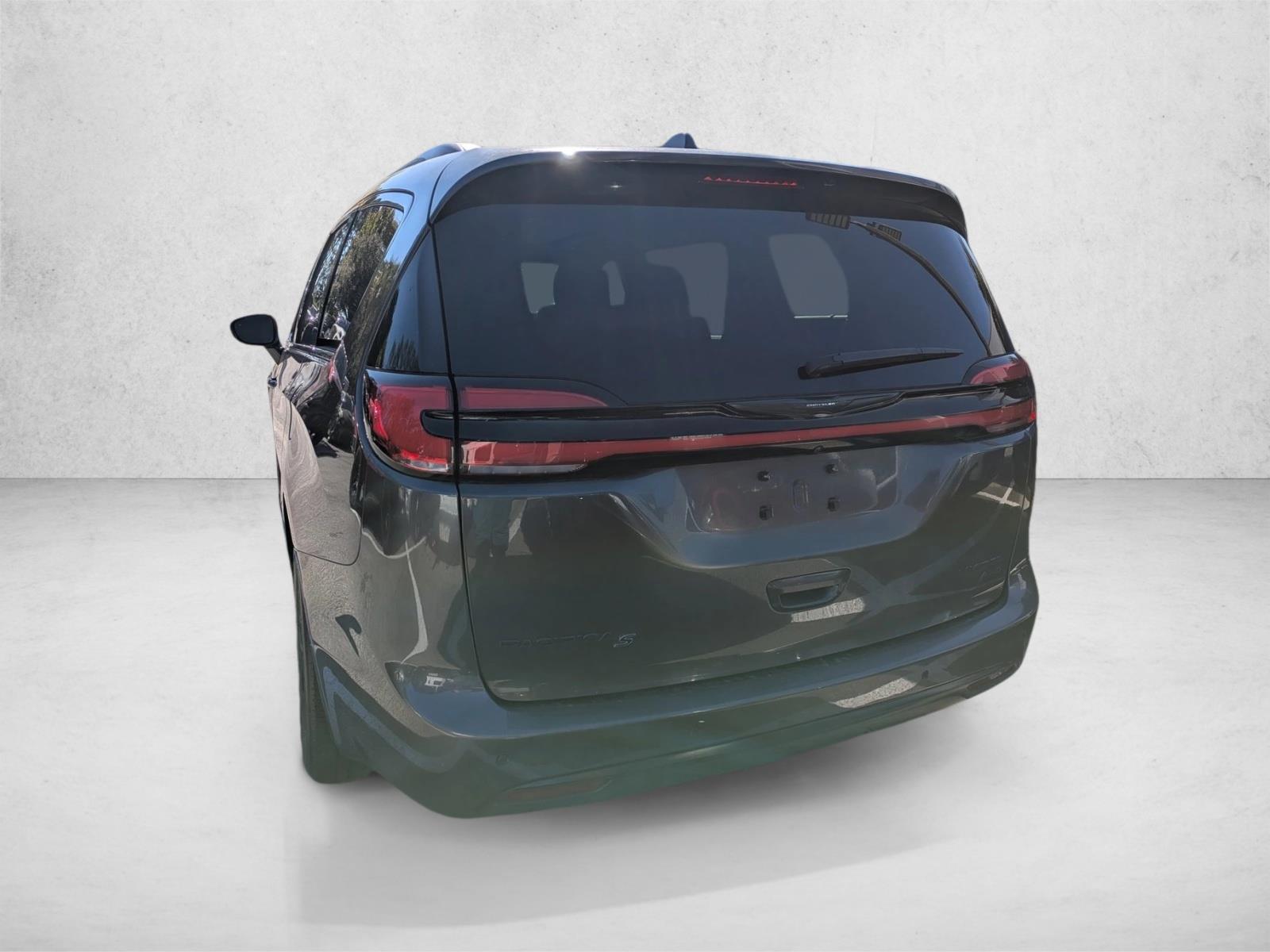 2021 Chrysler Pacifica Limited photo 3