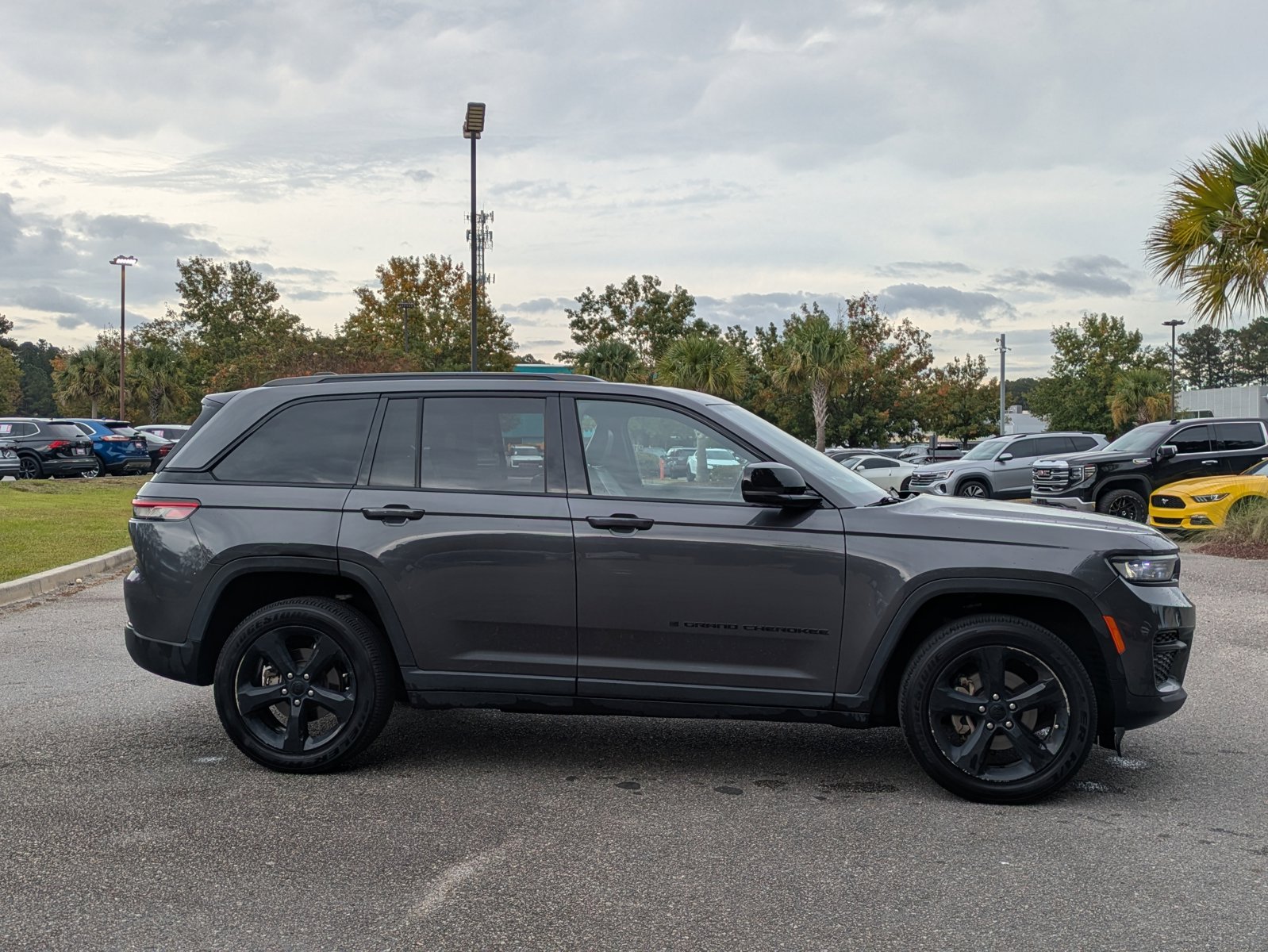2023 Jeep Grand Cherokee Altitude photo 4