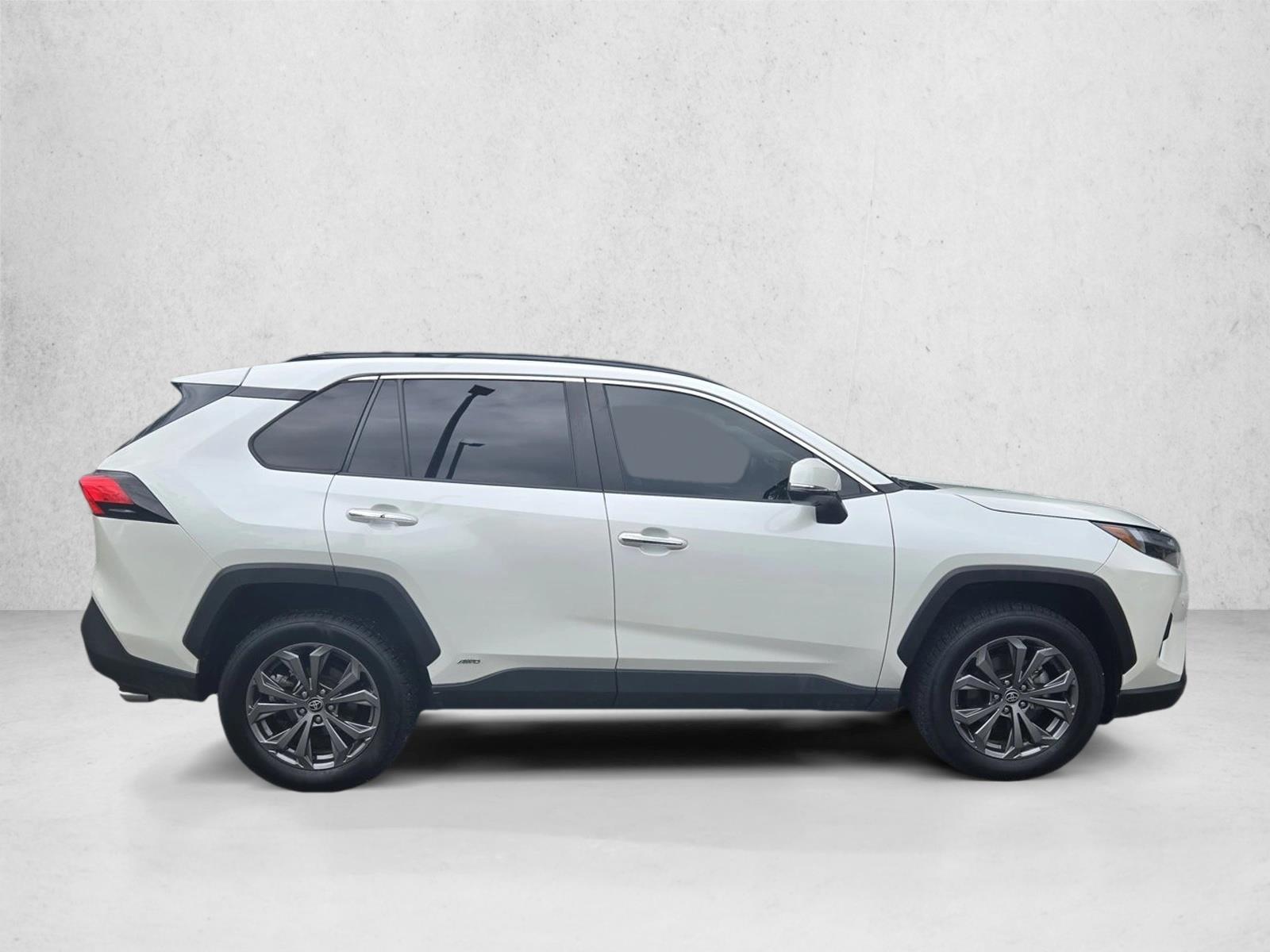 2022 Toyota RAV4 Hybrid Limited photo 3