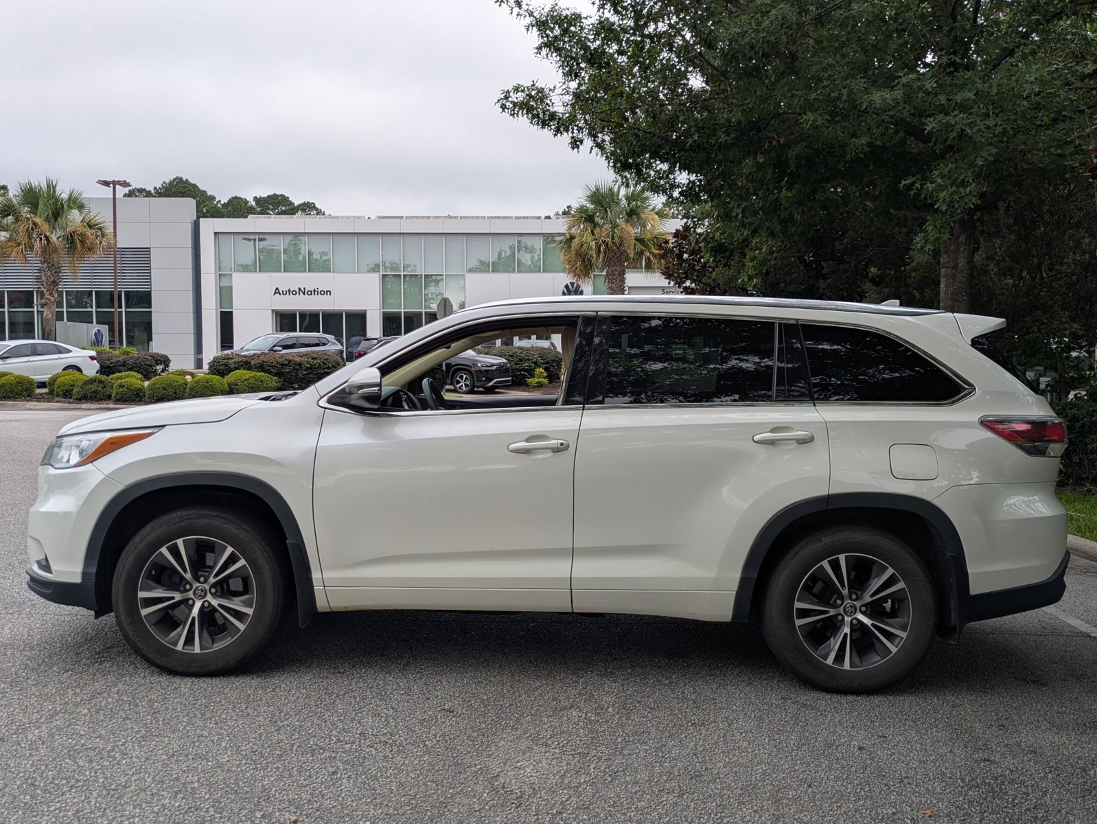 2016 Toyota Highlander XLE photo 3
