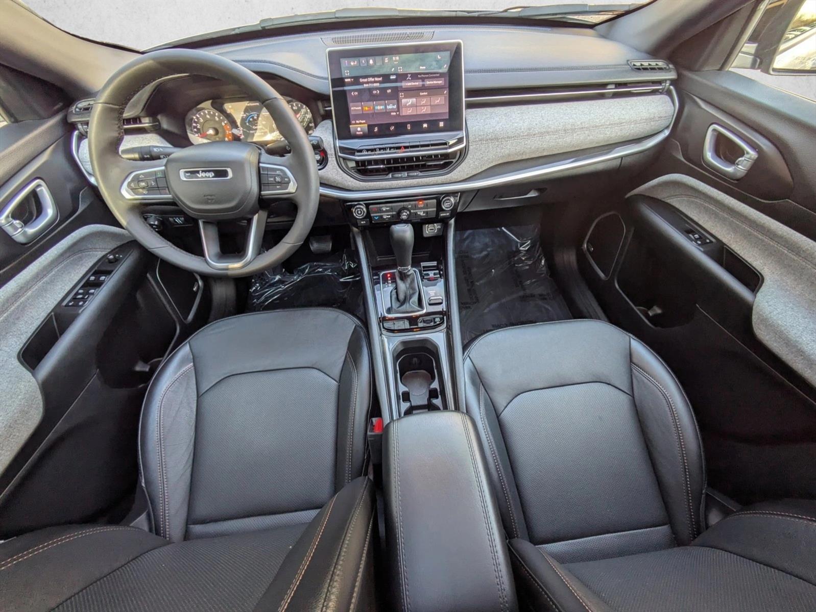 2023 Jeep Compass Latitude Lux photo 3