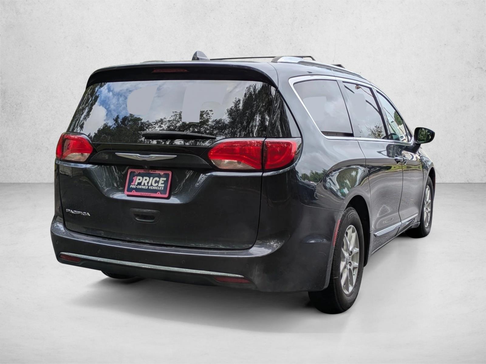 2020 Chrysler Pacifica Touring L photo 2