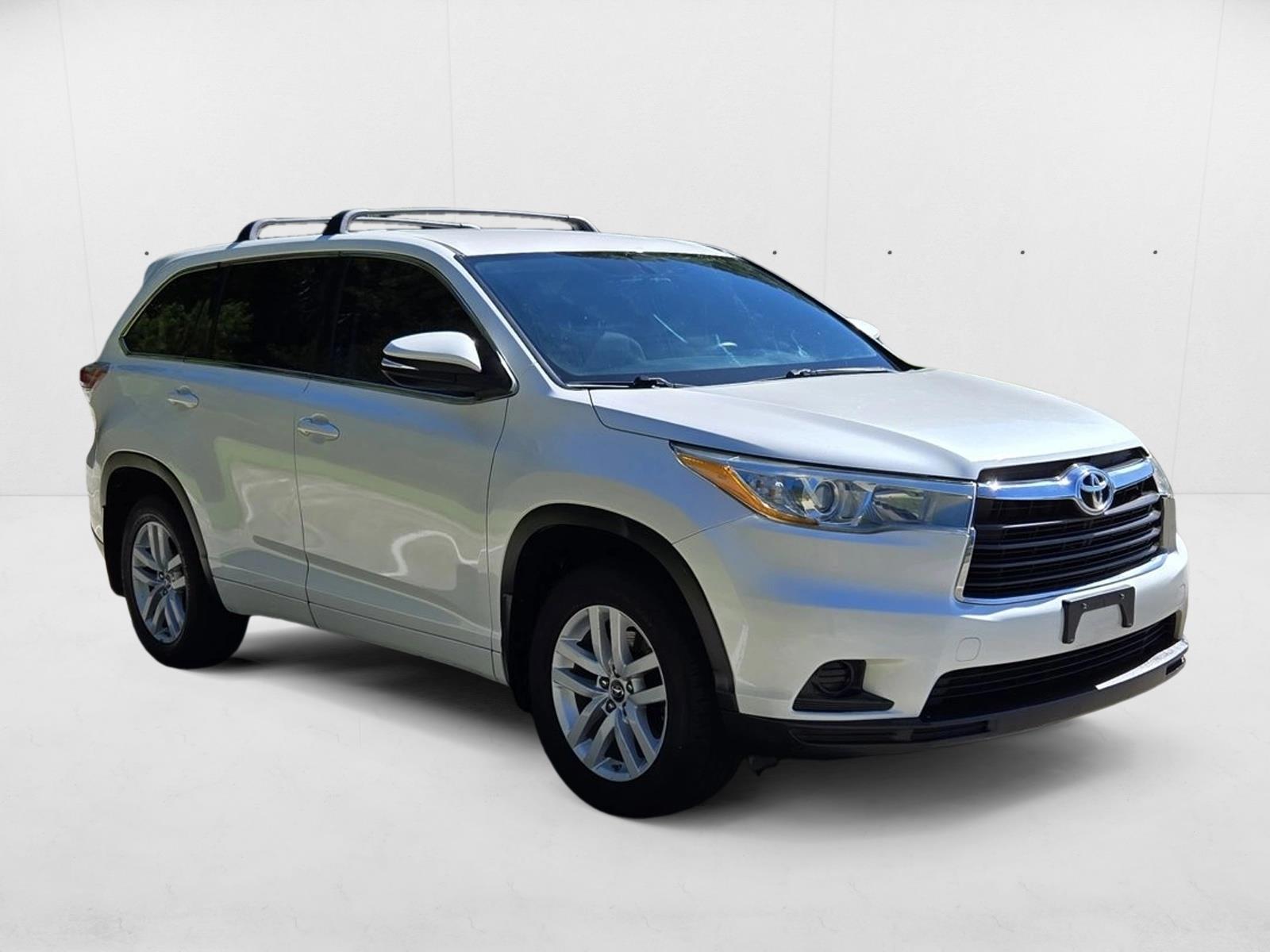 2016 Toyota Highlander LE photo 3