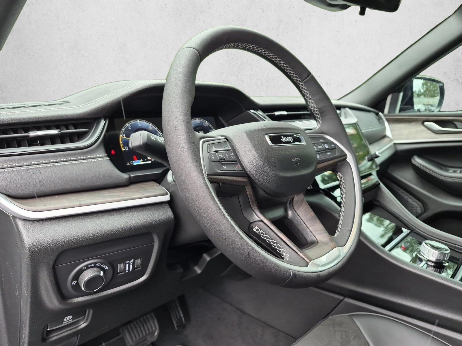 New 2027 Jeep Grand Cherokee Laredo Altitude Sport Utility