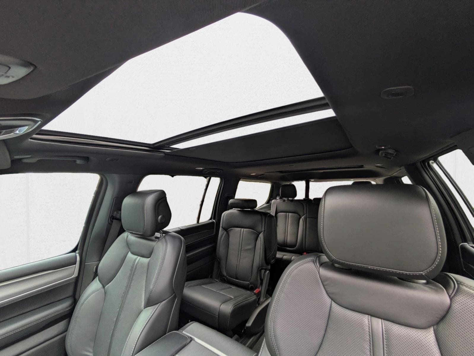 2025 Jeep Wagoneer Series II - Photo 17