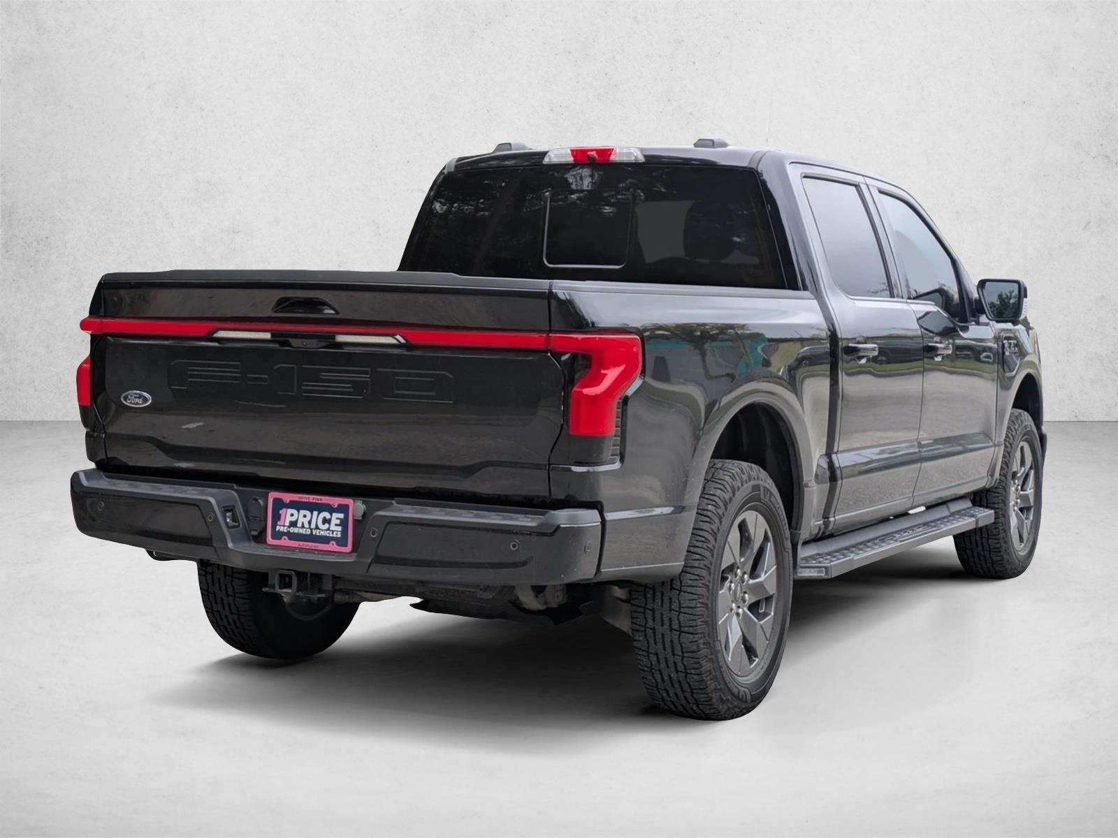 2023 Ford F-150 Lightning Platinum photo 2