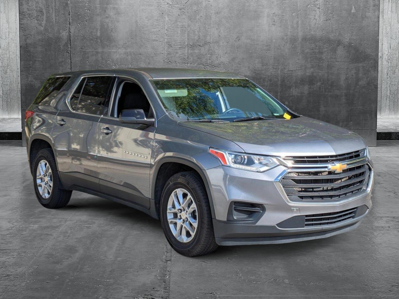 2021 Chevrolet Traverse LS photo 3